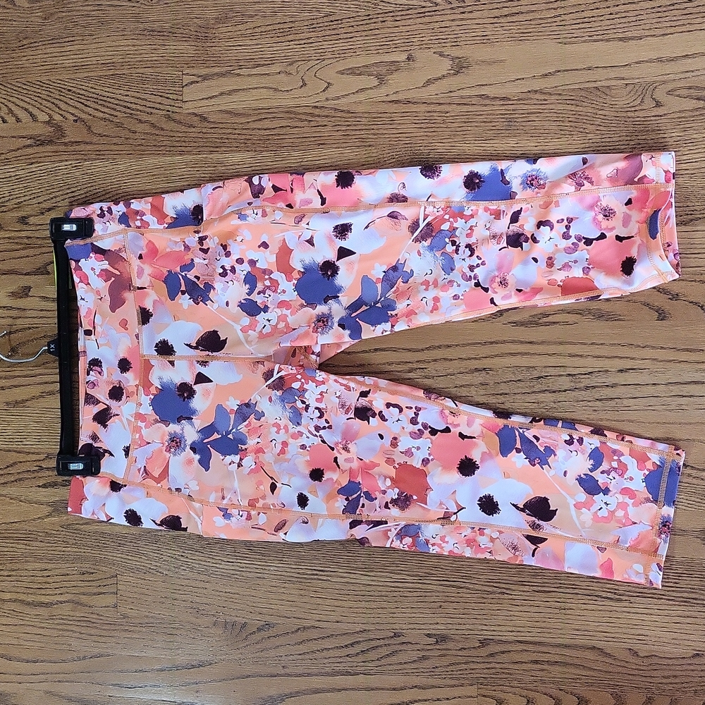Tex Gear 1x High Rise Capri NWT orange/iliac/ white flowers hits midcalf pockets